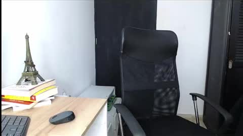 AVIS  online show from October 31, 3:57 pm