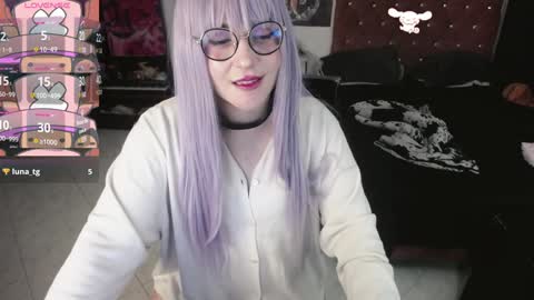 Snapshot of avril2809 chatting on December 10, 2:27 am Abril online show from December 10, 2:27 am