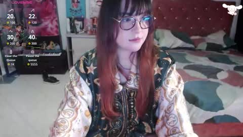 Snapshot of avril2809 chatting on September 23, 2:47 am Abril online show from September 23, 2:47 am