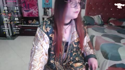 Snapshot of avril2809 chatting on October 3, 2:41 am Abril online show from October 3, 2:41 am