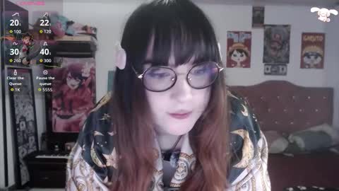 Snapshot of avril2809 chatting on December 4, 4:44 am Abril online show from December 4, 4:44 am