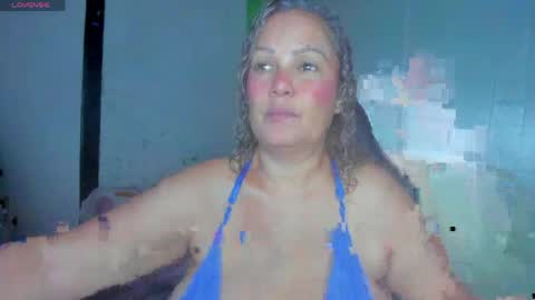 Snapshot of avril_jonson chatting on April 3, 8:51 pm avril_jonson online show from April 3, 8:51 pm
