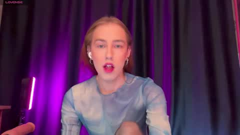 avril_pearly_ online show from December 15, 11:58 am