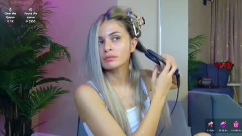 Snapshot of avrillcyrux chatting on November 11, 7:08 am AVRILL CYRUX online show from November 11, 7:08 am