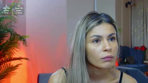 Snapshot of avrillcyrux chatting on December 17, 7:36 am AVRILL CYRUX online show from December 17, 7:36 am