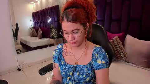 Snapshot of avrilwayne chatting on November 27, 11:45 am Avril online show from November 27, 11:45 am