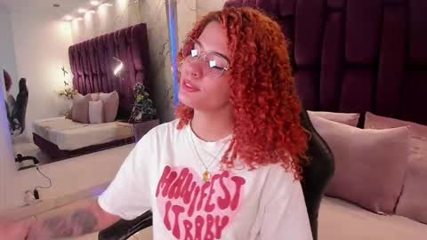 Snapshot of avrilwayne chatting on December 2, 11:26 am Avril online show from December 2, 11:26 am