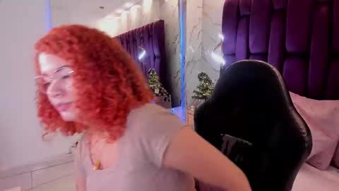 Snapshot of avrilwayne chatting on December 5, 11:41 am Avril online show from December 5, 11:41 am