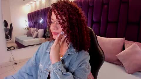 Snapshot of avrilwayne chatting on December 15, 11:36 am Avril online show from December 15, 11:36 am