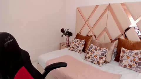 Avril  online show from January 13, 12:10 pm