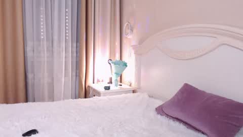 Snapshot of avrora_lew_ chatting on February 3, 12:15 am Avrora Inst online show from February 3, 12:15 am