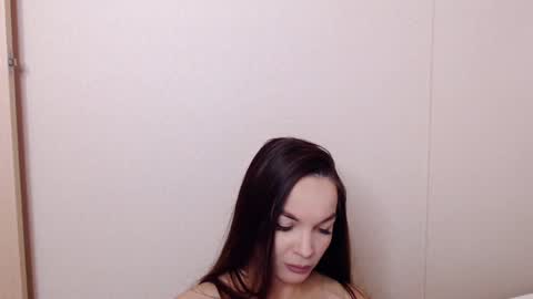 Snapshot of avrora_lew_ chatting on February 16, 7:49 pm Avrora Inst online show from February 16, 7:49 pm