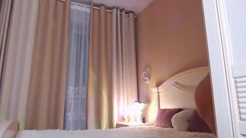 Snapshot of avrora_lew_ chatting on October 13, 10:32 pm Avrora Inst online show from October 13, 10:32 pm