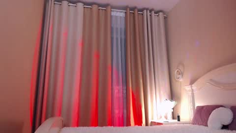 Snapshot of avrora_lew_ chatting on October 20, 11:27 pm Avrora Inst online show from October 20, 11:27 pm