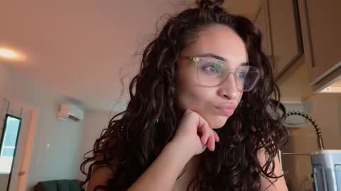 Snapshot of avvaiia chatting on March 15, 9:21 pm Avaia online show from March 15, 9:21 pm