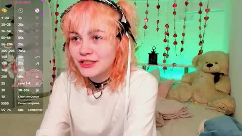 Snapshot of awawrin chatting on November 30, 8:57 pm Awi online show from November 30, 8:57 pm