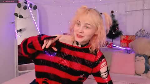 Snapshot of awawrin chatting on December 14, 9:41 pm Awi online show from December 14, 9:41 pm