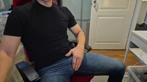 A online show from October 8, 10:02 am
