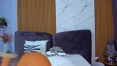 Snapshot of awww_ella chatting on December 11, 5:32 am Ella online show from December 11, 5:32 am