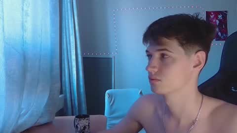 axel_0ne online show from February 26, 10:47 am