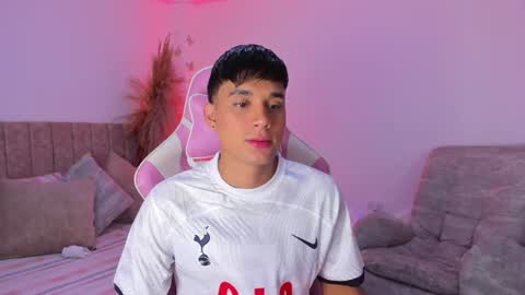 AXEL online show from June 24, 7:24 pm