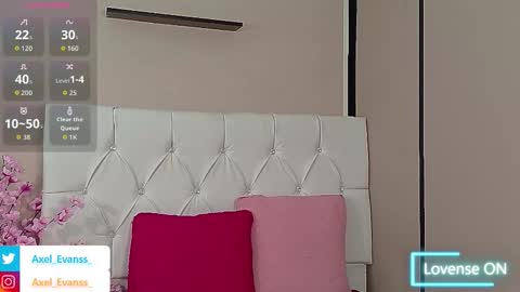 Snapshot of axel_evanss chatting on October 7, 12:24 pm Axel Evanss online show from October 7, 12:24 pm