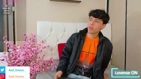 Snapshot of axel_evanss chatting on October 14, 12:28 pm Axel Evanss online show from October 14, 12:28 pm