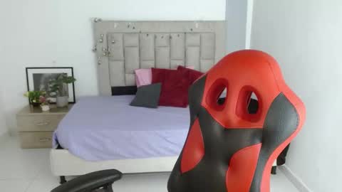 Axel online show from February 1, 11:47 pm