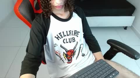 Snapshot of axel_fox7 chatting on February 13, 12:17 am Axel online show from February 13, 12:17 am
