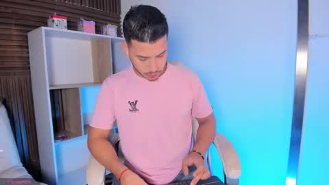 Snapshot of axel_grey_ chatting on September 24, 12:08 pm axel_grey_ online show from September 24, 12:08 pm