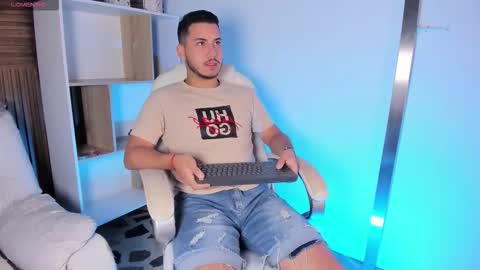 Snapshot of axel_grey_ chatting on September 27, 12:21 pm axel_grey_ online show from September 27, 12:21 pm