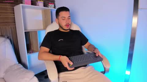 Snapshot of axel_grey_ chatting on October 3, 12:24 pm axel_grey_ online show from October 3, 12:24 pm