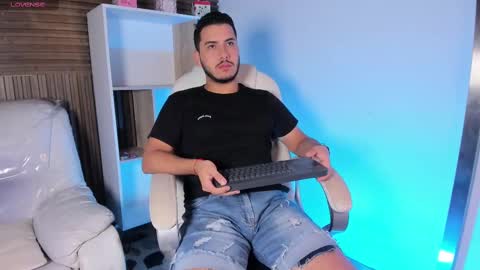 Snapshot of axel_grey_ chatting on October 8, 12:14 pm axel_grey_ online show from October 8, 12:14 pm