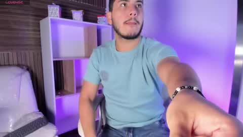 Snapshot of axel_grey_ chatting on October 11, 12:15 pm axel_grey_ online show from October 11, 12:15 pm