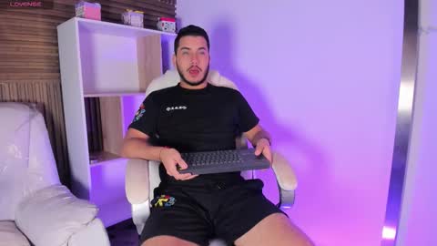 Snapshot of axel_grey_ chatting on October 14, 12:28 pm axel_grey_ online show from October 14, 12:28 pm