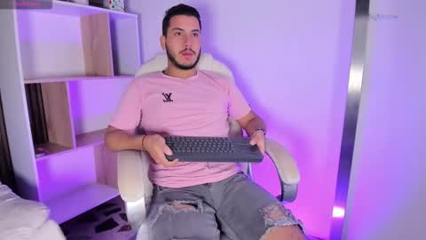 Snapshot of axel_grey_ chatting on October 15, 12:27 pm axel_grey_ online show from October 15, 12:27 pm