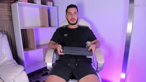 Snapshot of axel_grey_ chatting on October 16, 12:17 pm axel_grey_ online show from October 16, 12:17 pm