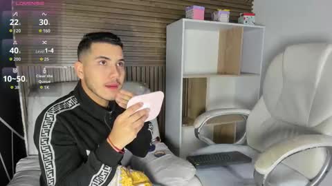 Snapshot of axel_grey_ chatting on October 19, 1:01 pm axel_grey_ online show from October 19, 1:01 pm