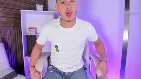 Snapshot of axel_grey_ chatting on October 21, 12:17 pm axel_grey_ online show from October 21, 12:17 pm