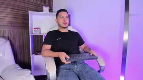 Snapshot of axel_grey_ chatting on October 22, 12:16 pm axel_grey_ online show from October 22, 12:16 pm