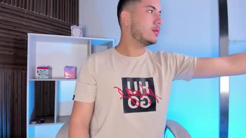 Snapshot of axel_grey_ chatting on October 23, 12:15 pm axel_grey_ online show from October 23, 12:15 pm