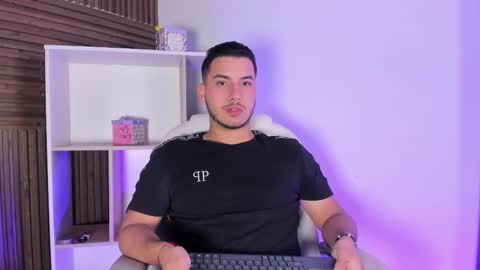 Snapshot of axel_grey_ chatting on October 24, 12:23 pm axel_grey_ online show from October 24, 12:23 pm