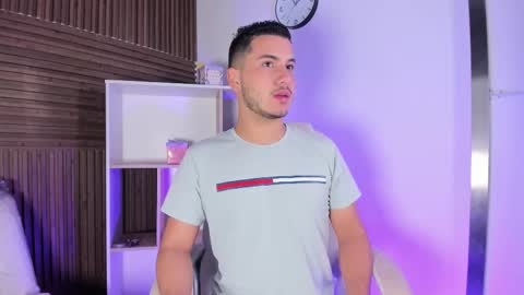 Snapshot of axel_grey_ chatting on October 25, 12:13 pm axel_grey_ online show from October 25, 12:13 pm