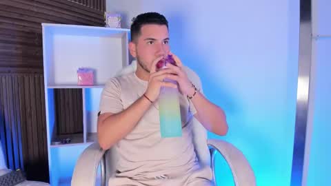 Snapshot of axel_grey_ chatting on October 29, 12:18 pm axel_grey_ online show from October 29, 12:18 pm