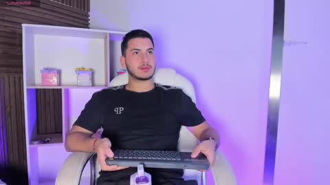 Snapshot of axel_grey_ chatting on November 2, 1:24 pm axel_grey_ online show from November 2, 1:24 pm