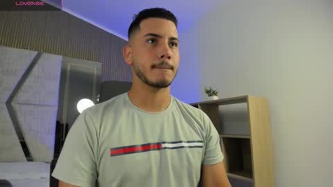 axel_grey_ online show from January 10, 12:29 pm