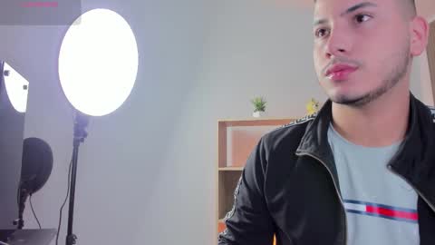 axel_grey_ online show from March 14, 12:21 pm