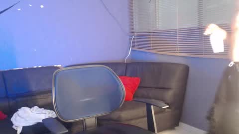 axel_h0t online show from February 11, 8:36 pm