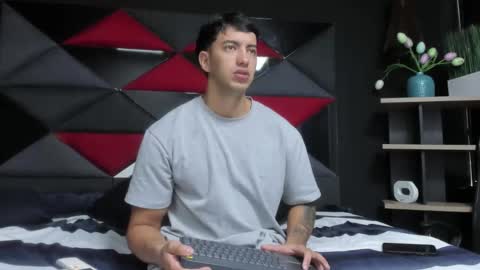 axel_hendrick online show from February 17, 1:07 pm