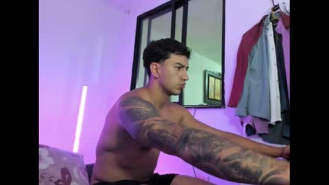 axel_hendrick online show from May 4, 2:51 am